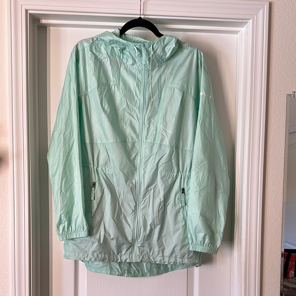 Columbia Green Ski & Snow Jacket with Hood and Water-Resistant Material